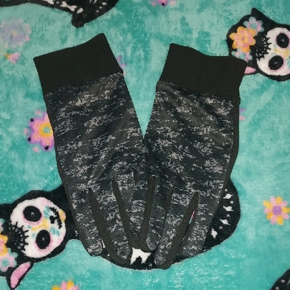 Black and Gray Youth Gloves